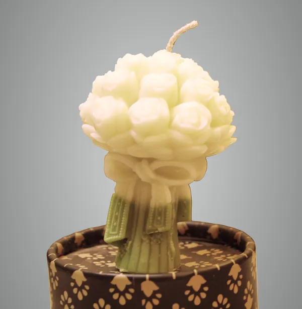 The_Aboli_Etheral_Blossom_Candle_(_White_Color_)