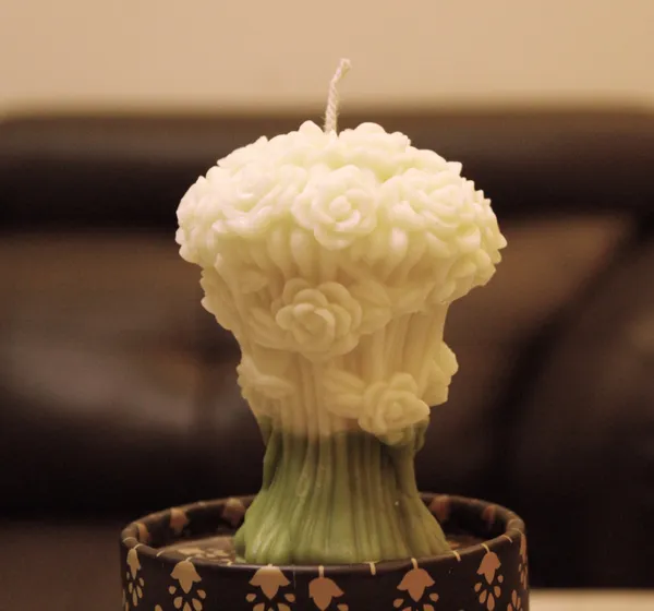 The_Aboli_Velvet_Bloosom_Candle_(_White_Color_)