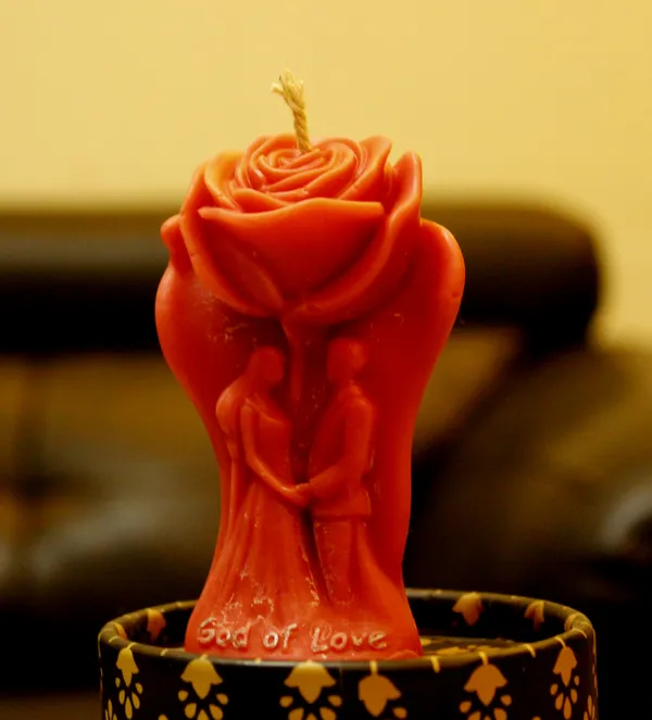 The_Aboli_Eternal_Embrace_Candle_(_Red_Color_)