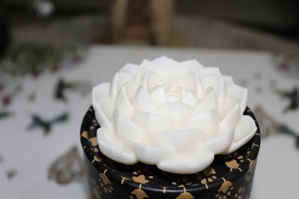 The_Aboli_Bloom_and_Bear_Candle_(_White_Color_)