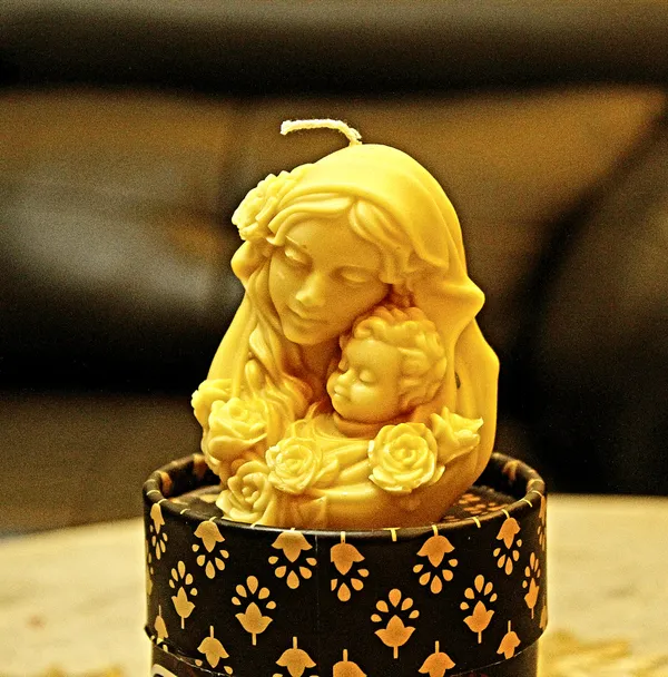 The_Aboli_Flora_Hush_Candle_(_Yellow_Color_)