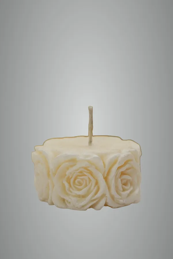 The_Aboli_Crimson_frost_Candle_(_White_Color_)