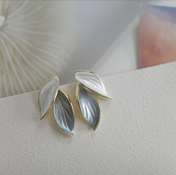 Silver_Artistic_And_Nature-Inspired_Designs_For_Women