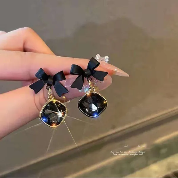 Black_Trendy_Stone_Dangle_Earring_For_Women