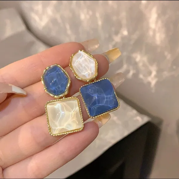 Gold_Geometric_Resin_Stone_Drop_Earrings_For_Women