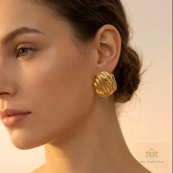Golden_Wave_Mini_Hoops_Earrings_For_Women