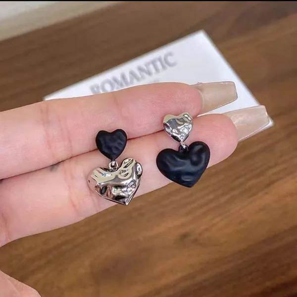 Black_Modern_Grunge_Romantic_Textured_Heart_Earrings_For_Women