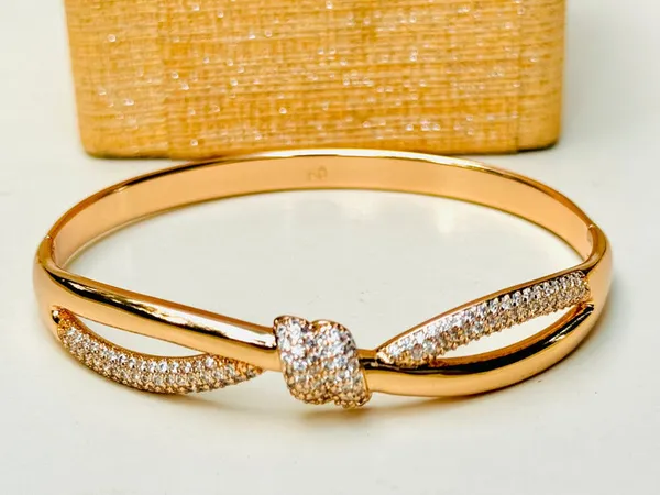 Orzia_Real_18_k_gold_plated__Pavé_Knot_Bangle
