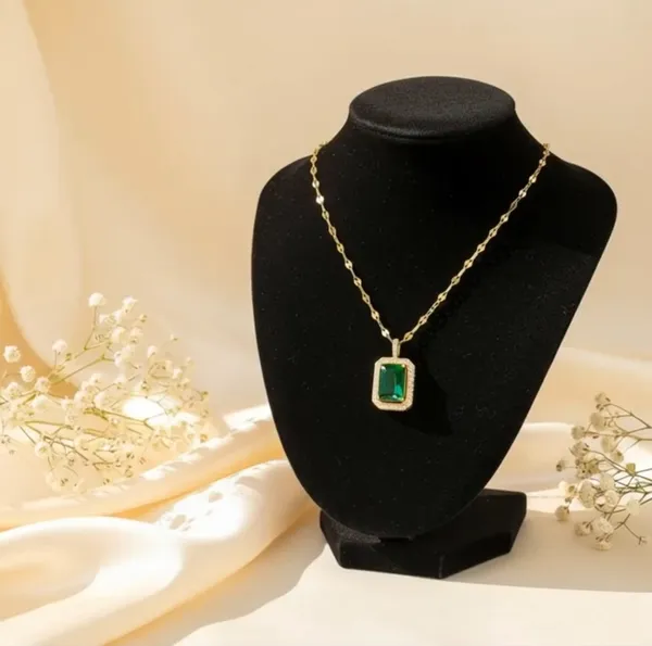 Green_Regal_Emerald_Radiance_Square_Halo_Necklace_For_Women