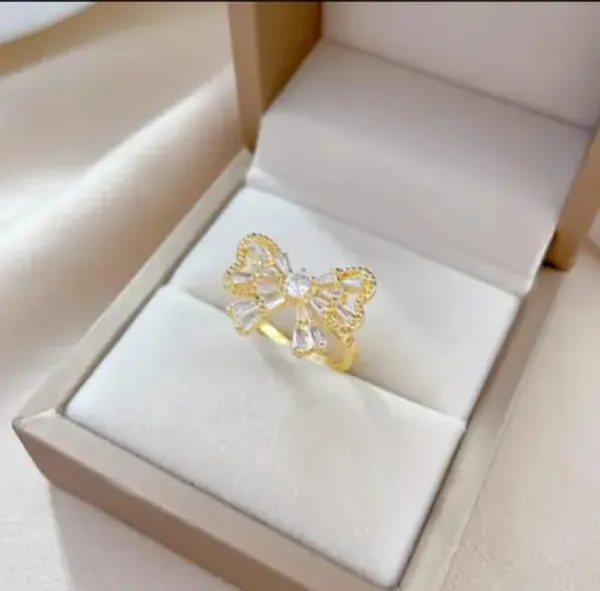 The_Sparkling_Ribbon_Bow_Statement_Ring