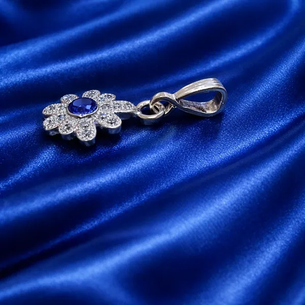 Classic_Silver_Pendant_For_Women