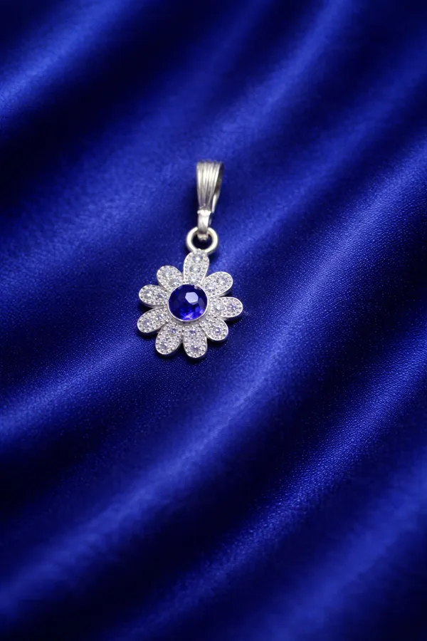 Classic_Silver_Pendant_For_Women