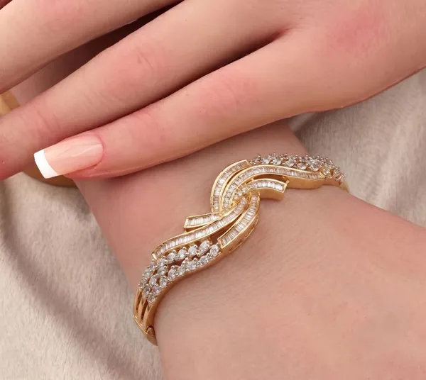 Designer_Diamond_Zirconia_Bracelet_|_Everyday_Luxury_bracelet