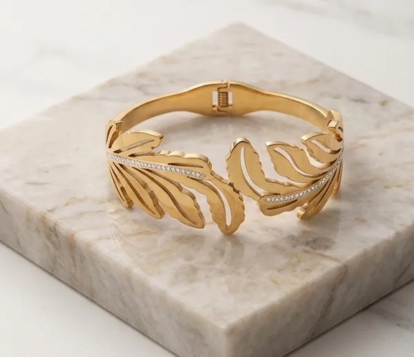 Anti_Tarnish_Openable_Leaf_Bracelet_for_Women_|_Elegant_Gold_Finish_Adjustable_Bracelet