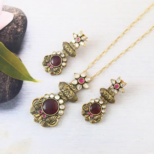 Antique_Gold_Designer_Kundan_Pendant_&_Earrings_Set_for_Women