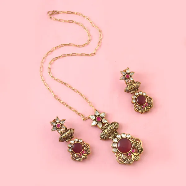 Antique_Gold_Designer_Kundan_Pendant_&_Earrings_Set_for_Women