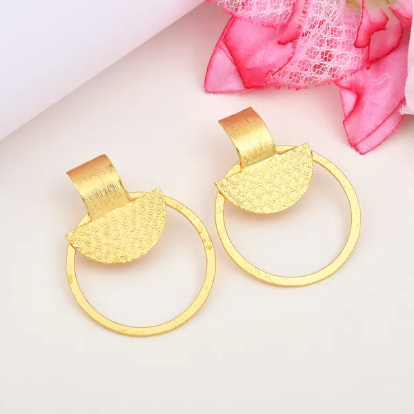 Bold_&_Lightweight_Gold_Drop_Earrings_|_Statement_Earrings