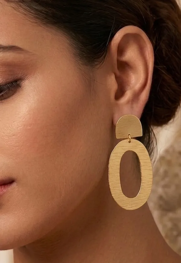 Grand_Statement_Without_the_Weight|_Lightweight_Gold_Look_Earrings