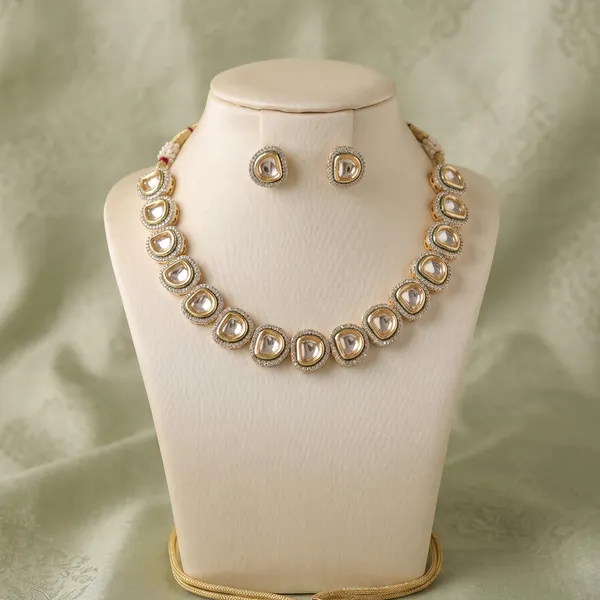 Elegant_Kundan_Necklace_Set_with_Stud_Earrings_|_Traditional_Gold-Tone_Party_Wear_Necklace