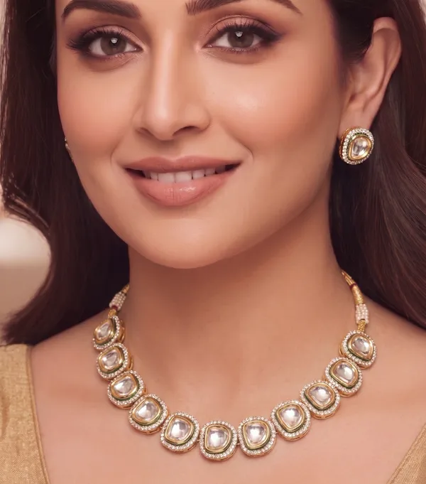 Elegant_Kundan_Necklace_Set_with_Stud_Earrings_|_Traditional_Gold-Tone_Party_Wear_Necklace