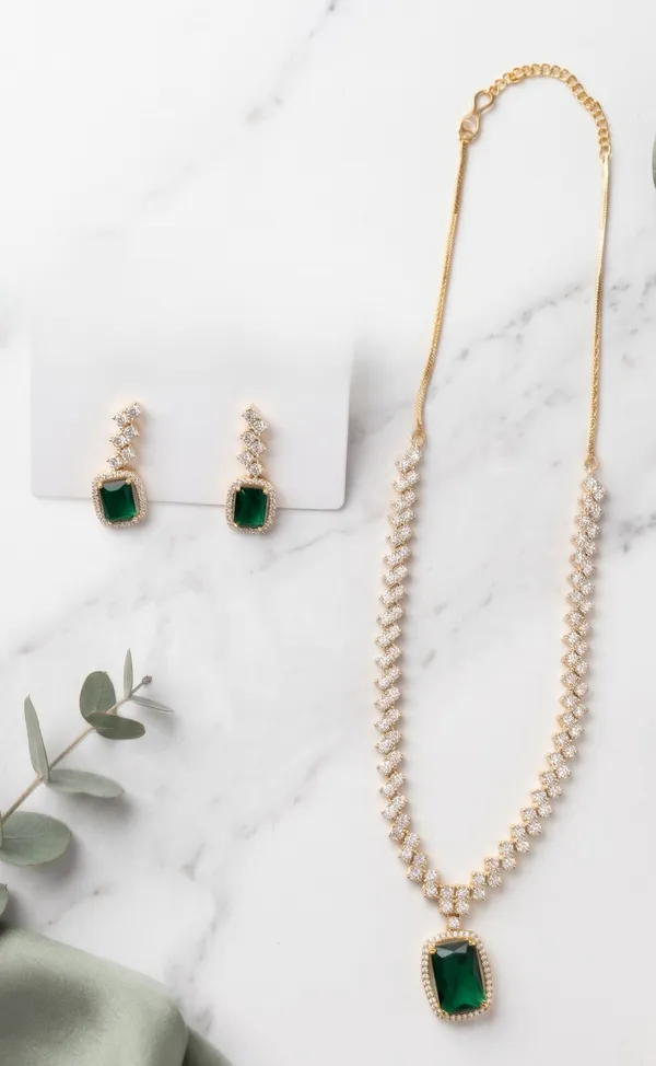 Emerald_Pendant_Necklace_with_Diamond_Finish_–_Luxury_Replica_Diamond_Jewellery_Set