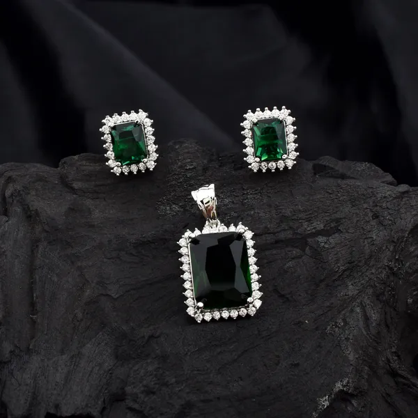 Emerald_Cubic_Zirconia_Diamond-Look__Pendant_Set|_Pendant_set_for_women