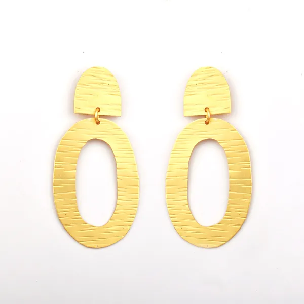 Grand_Statement_Without_the_Weight|_Lightweight_Gold_Look_Earrings
