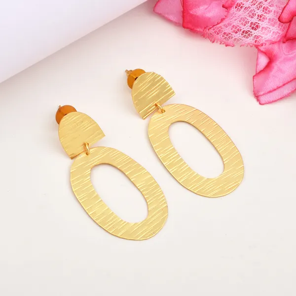 Grand_Statement_Without_the_Weight|_Lightweight_Gold_Look_Earrings