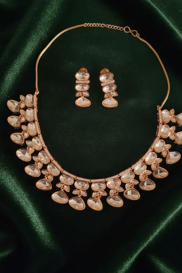 Radiant_Rose_Gold_Polki_Necklace_Set_–_Glamorous_Statement_Jewellery
