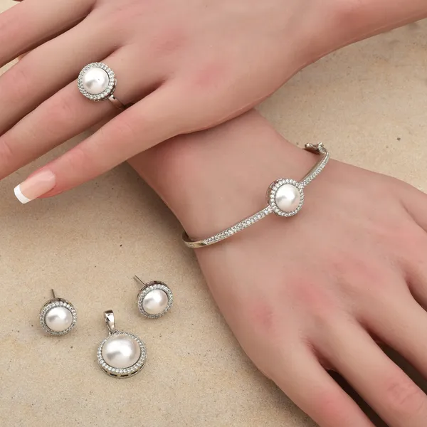 Luxury_Pearl_Pendant,_Earrings,_Bracelet_&_Ring_Combo_Set_|_Luxury_Pearl_Combo_set