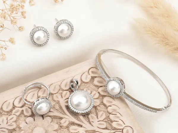 Luxury_Pearl_Pendant,_Earrings,_Bracelet_&_Ring_Combo_Set_|_Luxury_Pearl_Combo_set