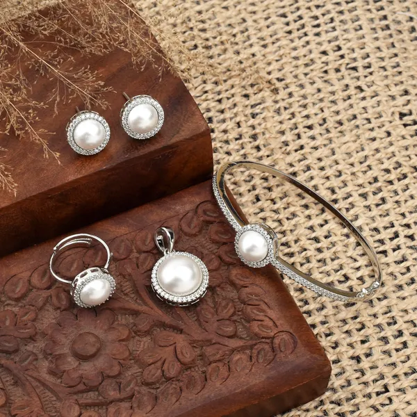 Luxury_Pearl_Pendant,_Earrings,_Bracelet_&_Ring_Combo_Set_|_Luxury_Pearl_Combo_set