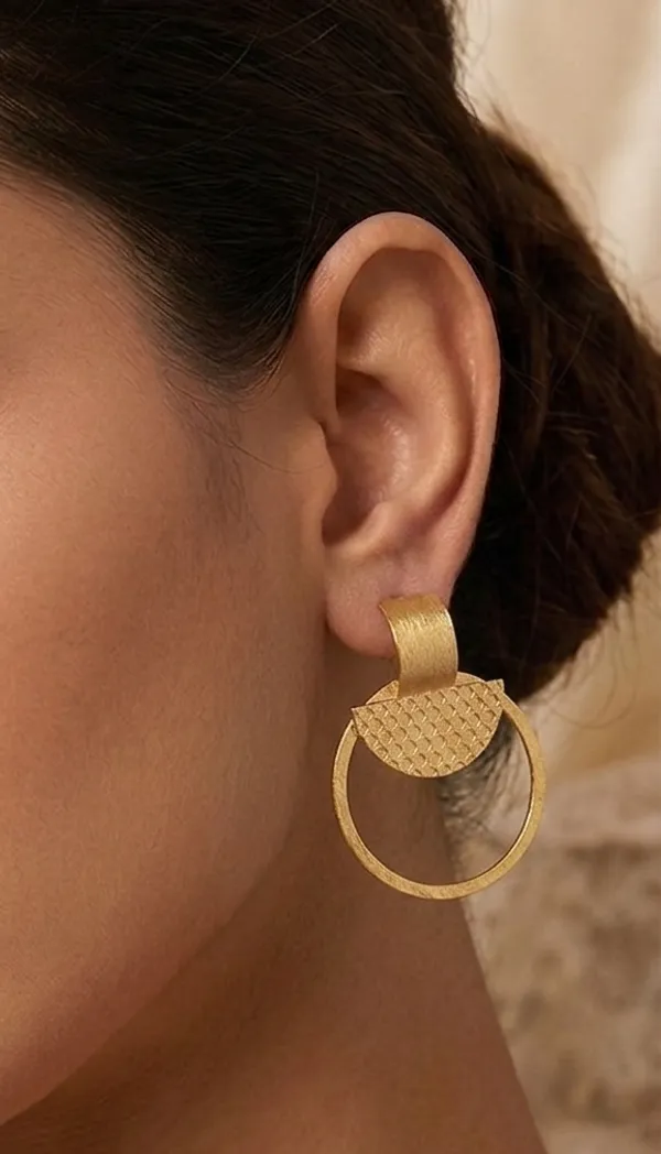 Bold_&_Lightweight_Gold_Drop_Earrings_|_Statement_Earrings