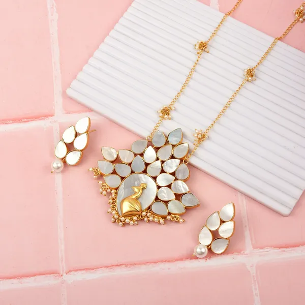 Mother_of_Pearl_Pendant_Set_|__Timeless_Elegant_from_Nature