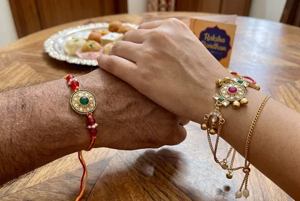 Trendy_Kundan_Bhai_Rakhi_&_Kashmiri_Bhabhi_Rakhi_Bracelet_|_Designer_Rakhi_Set_for_Bhaiya_Bhabhi