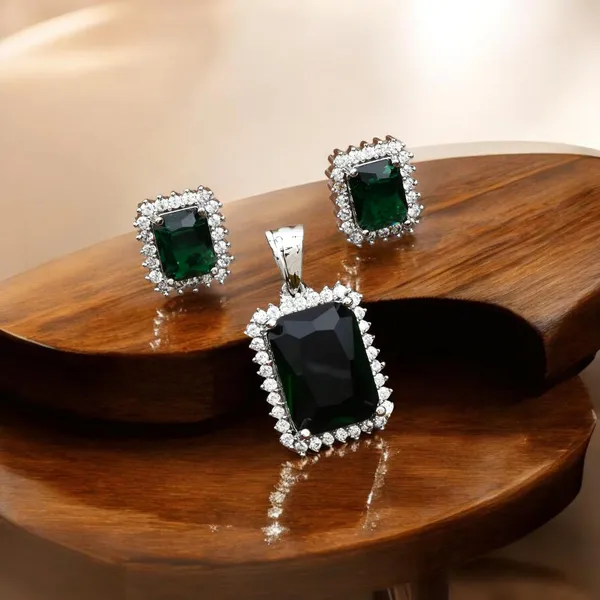 Emerald_Cubic_Zirconia_Diamond-Look__Pendant_Set|_Pendant_set_for_women
