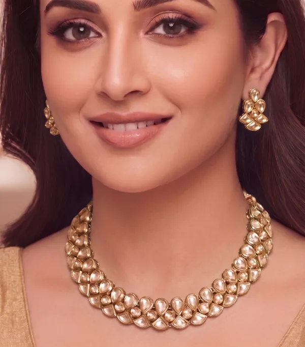 Luxury_Kundan_Choker_Necklace_Set_with_Earrings_|_Traditional_Gold_Finish_Bridal_Jewellery