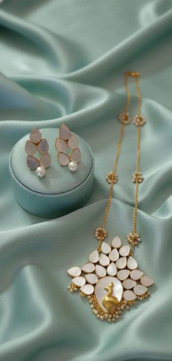Mother_of_Pearl_Pendant_Set_|__Timeless_Elegant_from_Nature
