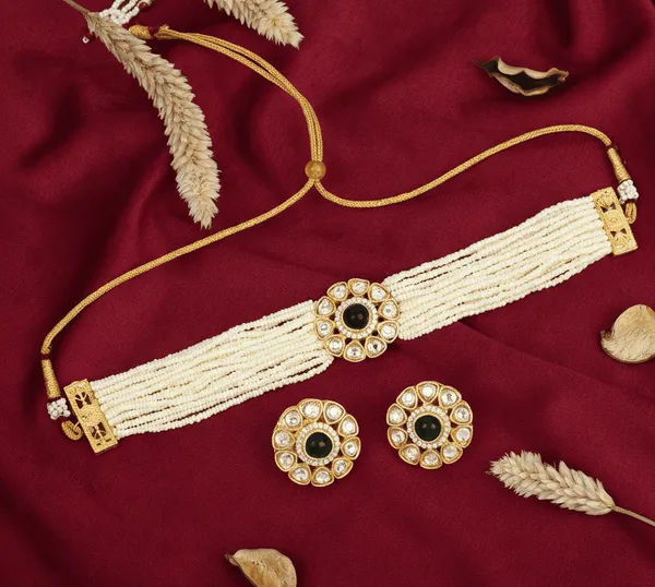 Designer_Kundan_Choker_with_White_Beads_|_Royal_Kundan_choker