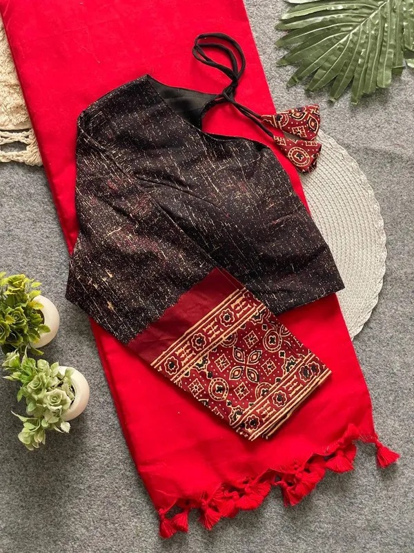 Black_Cotton_Saree_And_Blouse_For_Women