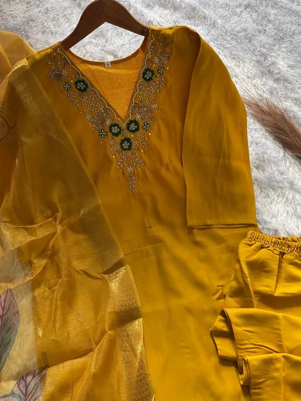 Yellow_Cotton_Kurta_Set_For_Women