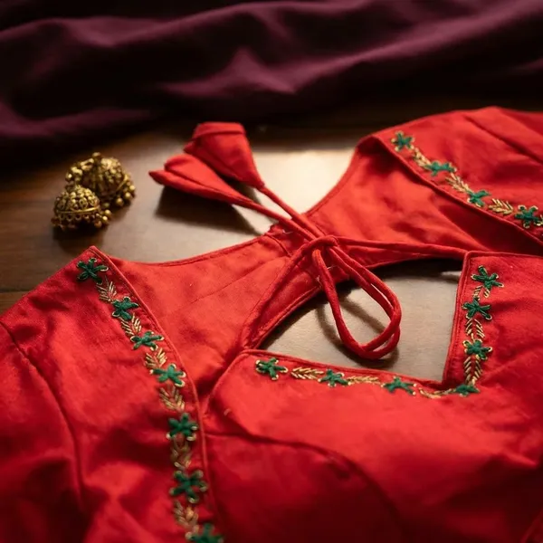 Red_Cotton_Saree_And_Blouse_For_Women