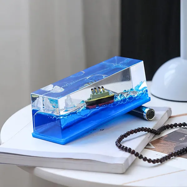 Blue_Unsinkable_Titanic_Cruise_Ship_Fluid_Drift_Bottle