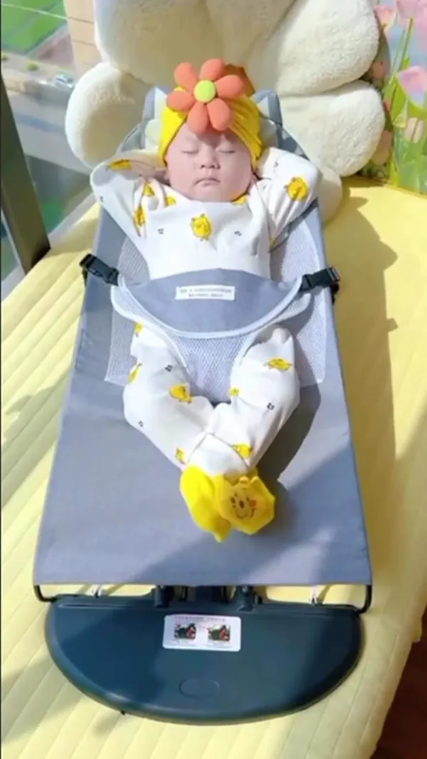 Grey_2_In_1_Portable_Baby_Rocking_Chair_For_Infants_And_Newborns