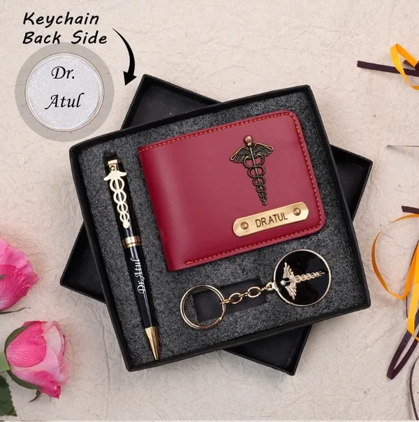 Personalized_Doctor_Gift_Set_(Wallet_+_Pen_+_Doctor_Keychain)