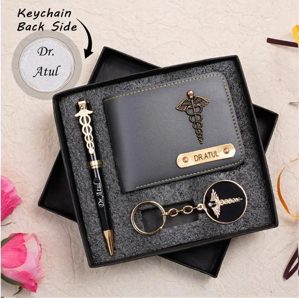 Personalized_Doctor_Gift_Set_(Wallet_+_Pen_+_Doctor_Keychain)