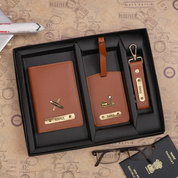 Personalized_Traveloholic_Gift_Set_(Passport_Cover_+_Luggage_Tag_+_Keychain)
