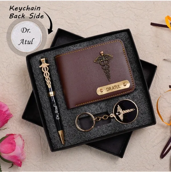 Personalized_Doctor_Gift_Set_(Wallet_+_Pen_+_Doctor_Keychain)