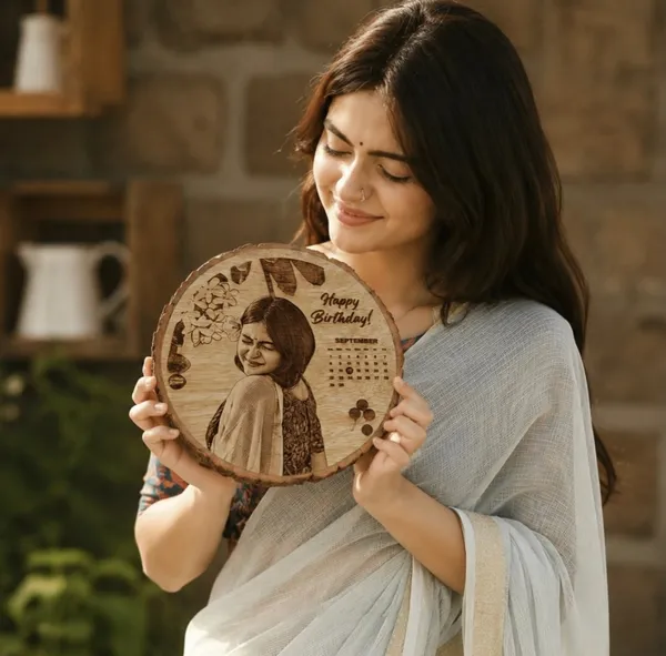 Personalised__Wood_Round_Engraved_Photo_Frame