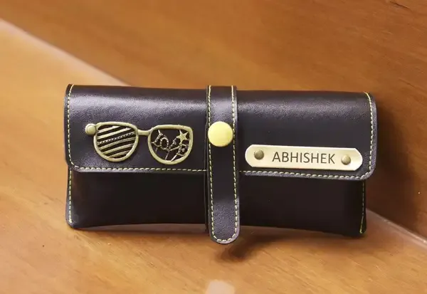 Personalized_Leather_Sunglass_Holder_–_Custom_Name_Engraved_Eyewear_Case_|_Premium_Glasses_Organizer